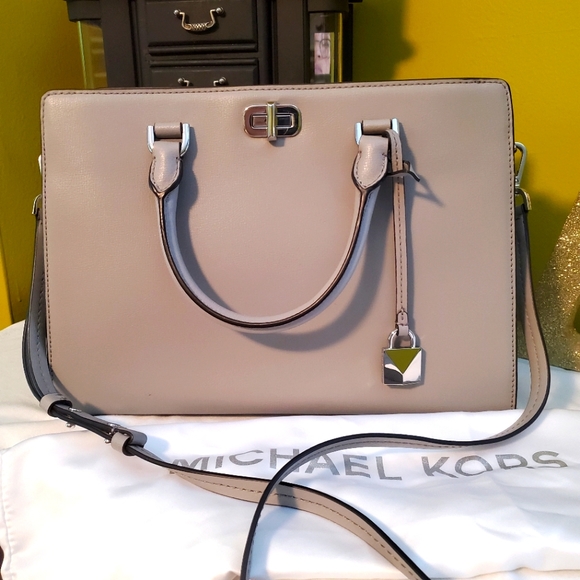 NWOT Michael Kors classy crossbody hand bag med - Picture 1 of 13